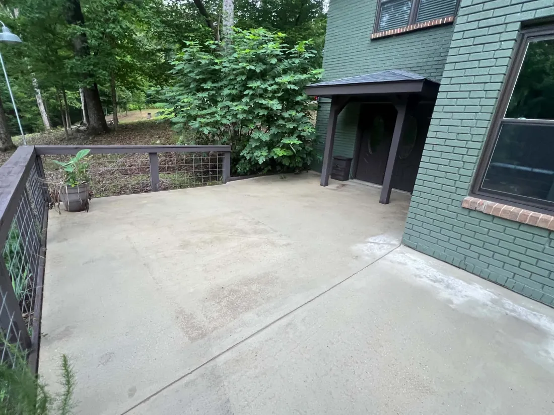 Driveway and concrete cleaning in Central Alabama